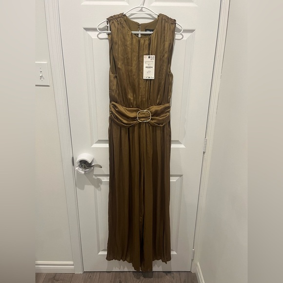 NWT Zara Womens Small Green Satin Sleeveless‎ Wide Leg Jumpsuit Gold Buckle Boho - Picture 1 of 7